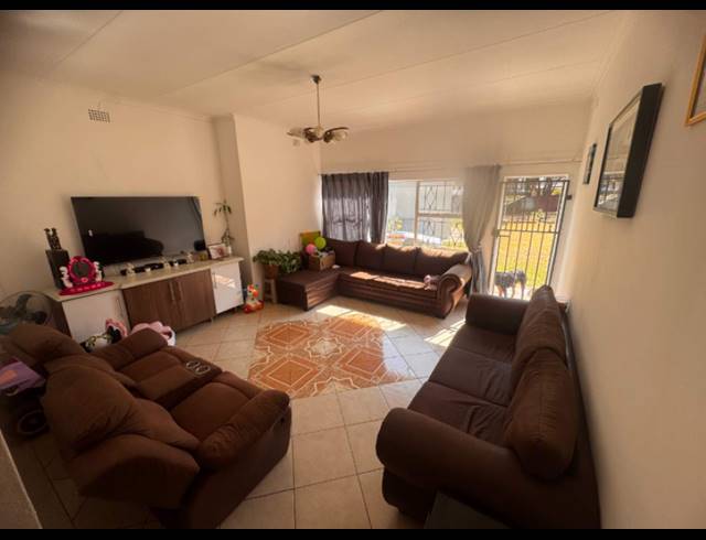 4 BEDROOM HOUSE FOR SALE IN BRACKENHURST